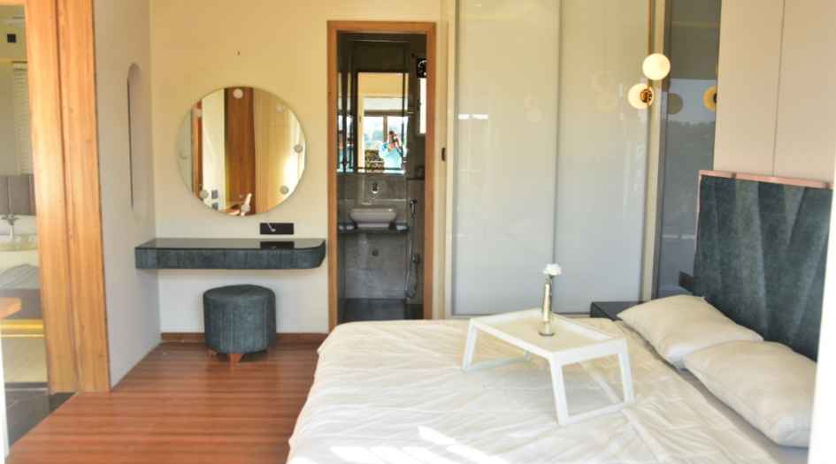 Sarvppratham-Palm-Hills-Bed-Room